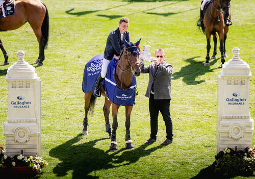 Tom Wachman takes the Gallagher Stakes on home soil !